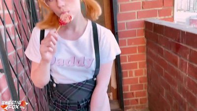 Schoolgirl Sucks ya dick miri emi na iberibe kama klaasị.