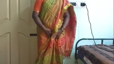 Nwa agbọghọ India desi ga-egosi onye nwe ụlọ ya nnụnnụ tit eke