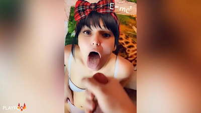 Nwa agbọghọ ụlọ akwụkwọ sekọndrị na-enweta ihe mbụ ya n'ọnụ site n'aka nwa klas ya